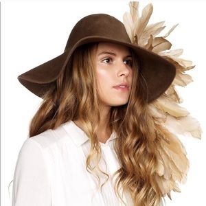 Iso Littledoe Pearl Feathered Hat 